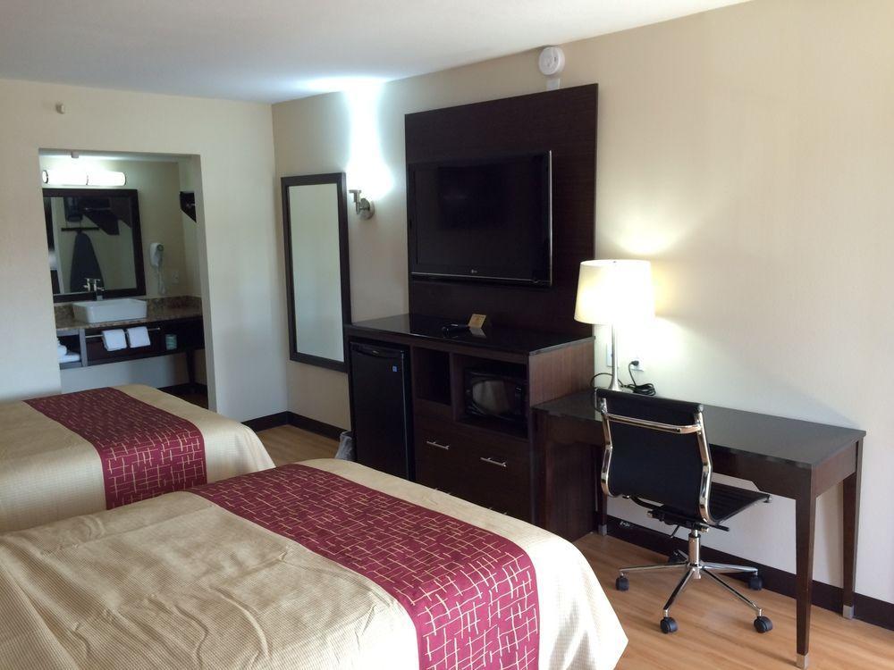 เรด รูฟ พลัส+ เบอร์มิงแฮม อีสต์ - ไอออนเดล/ แอร์พอร์ต Hotel Irondale ภายนอก รูปภาพ